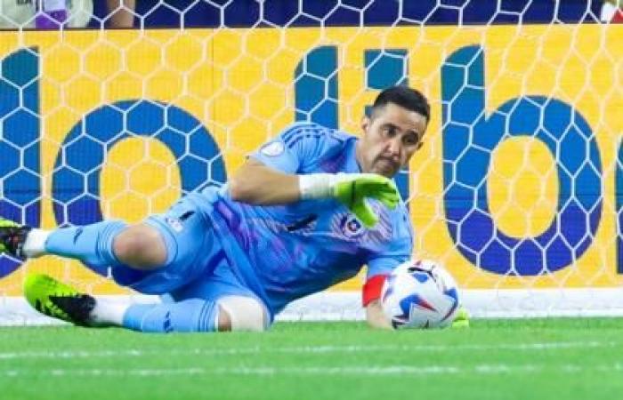 Claudio Bravo became the oldest player to play in a Copa América | Copa America 2024