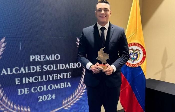 Mayor of Curumaní, Cesar, receives recognition as ‘Solidarity and Inclusive Mayor of Colombia’