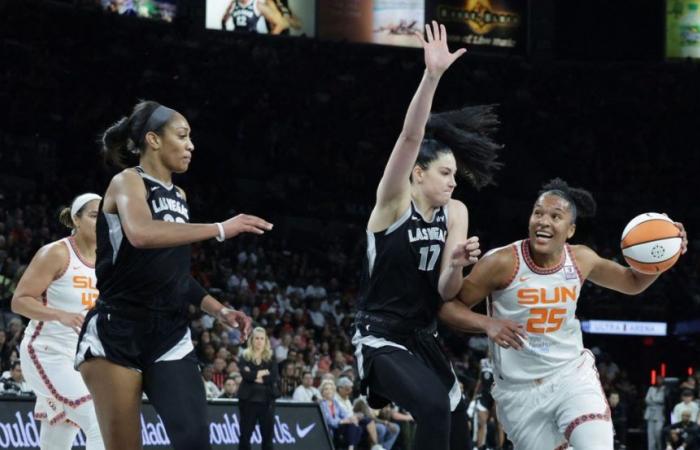 Megan Gustafson wins the game against Astou Ndour in the WNBA with the National Team in the spotlight | Relief