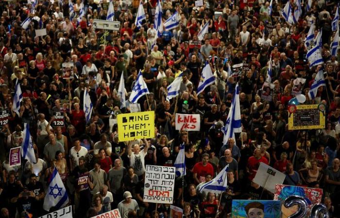 massive demonstration against Benjamin Netanyahu in Tel Aviv