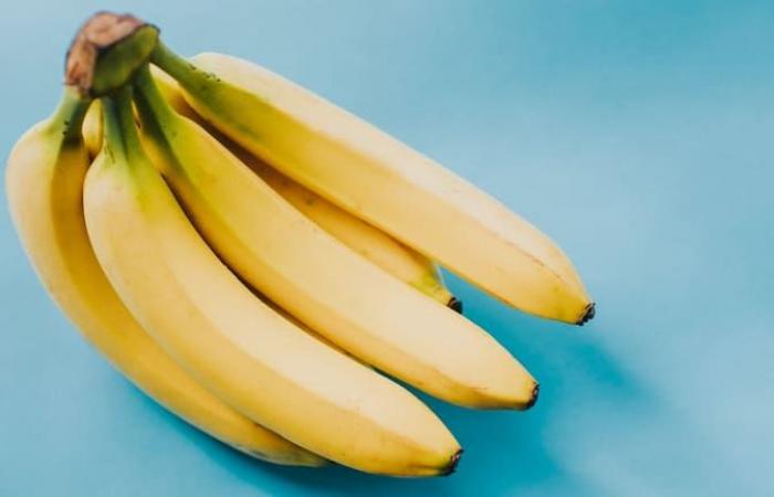 Who are the people who should not eat bananas?