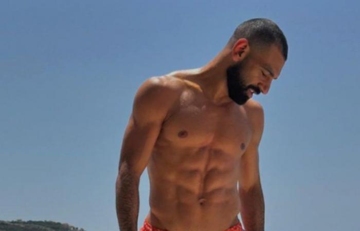 Salah sweeps the networks with his new look and his abs: “An example that men improve with age”