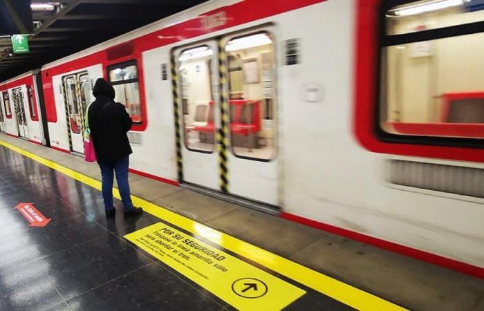 Santiago Metro temporarily closes 10 stations on Line 1