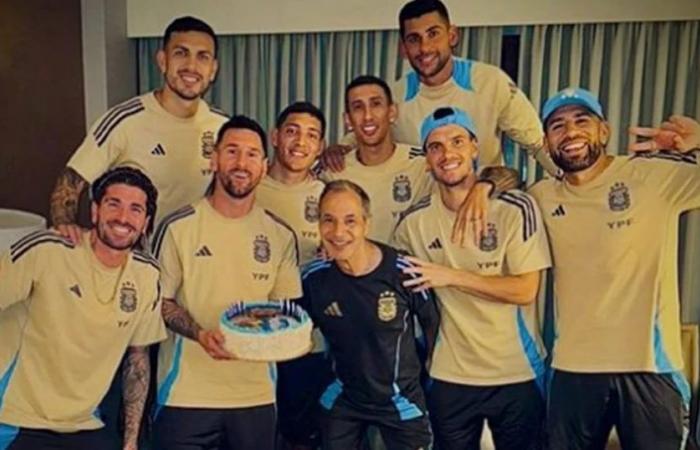 The intimacy of Lionel Messi’s birthday celebration with the Argentine team: the details in the two cakes and the messages from his teammates