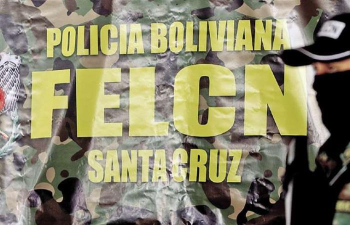 The Felcn of Santa Cruz changed its commander 10 times in just two years