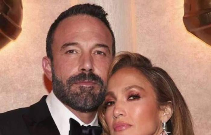 Ben Affleck Spotted Without His Wedding Ring While Jennifer Lopez Vacations Alone