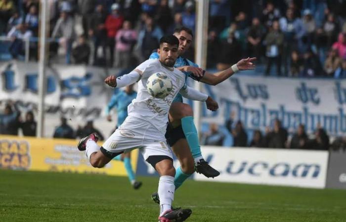 Fernández and Nasta were the highest points of a Racing that fell 2-1 against Guillermo Brown