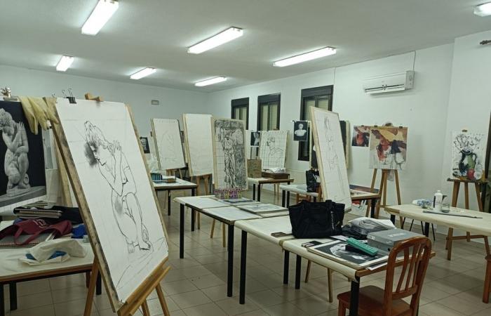 The students of the Polán painting course exhibit their works