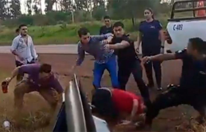 Corrientes: young people refused to turn down the music and confronted the police with whips