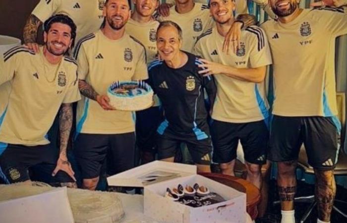 Messi’s intimate celebration and the only non-player in the photo :: Olé