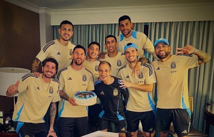 Leo Messi thanked the birthday greetings and in the photo a very Argentine detail was noticed