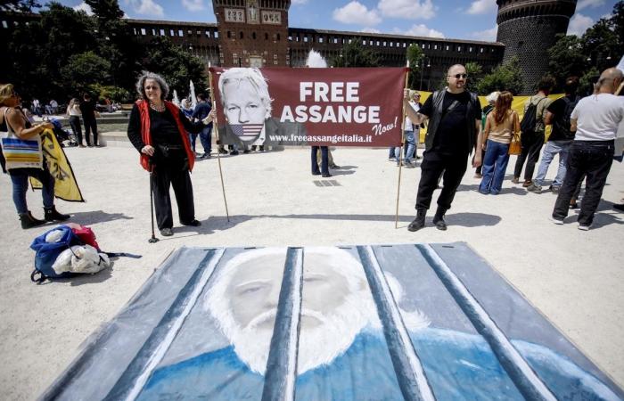 Julian Assange, the journalist who dealt a blow to the credibility of the United States, is released from prison