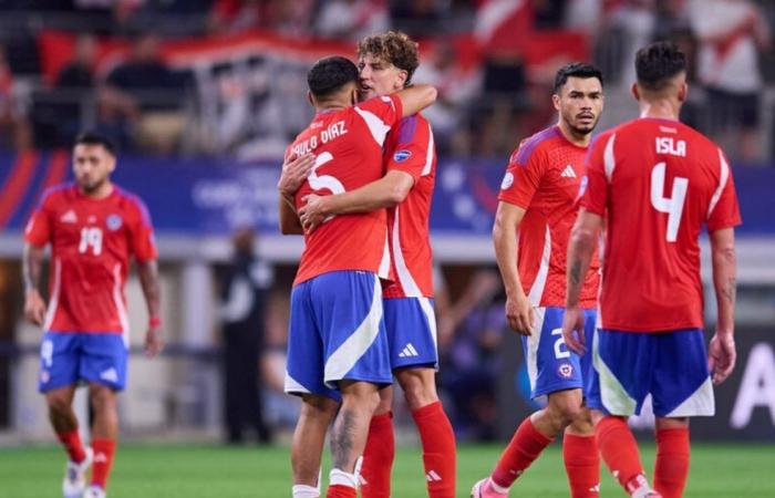 What channel broadcasts Chile vs Argentina live in the Copa América?