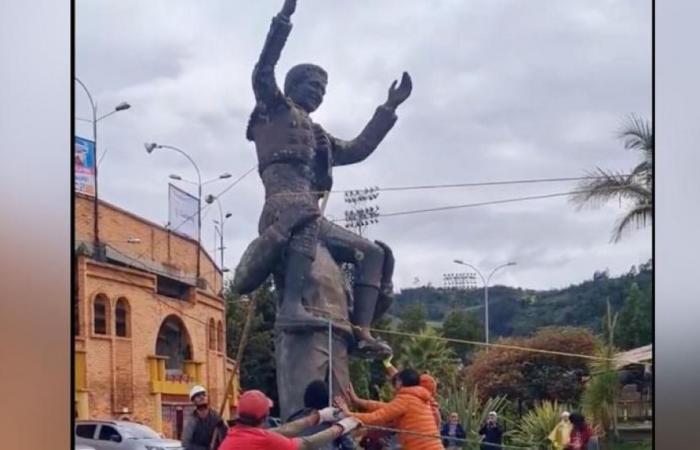 Anti-bullfighting demolished the sculpture of César Rincón | ELOLFATO.COM