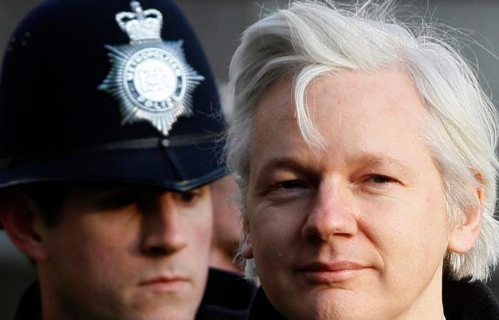 Who is Julian Assange, the founder of the controversial site WikiLeaks?