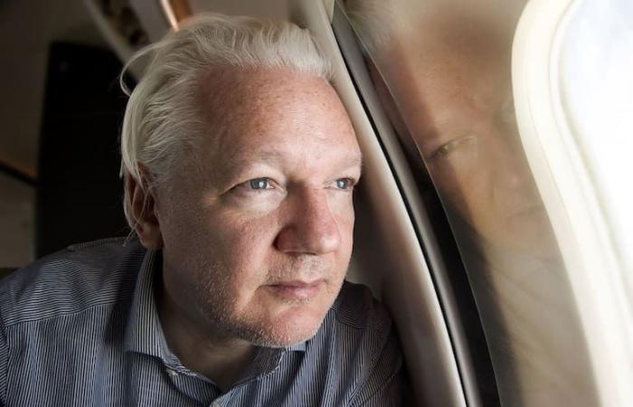 Julian Assange left prison and travels to an island to achieve his freedom