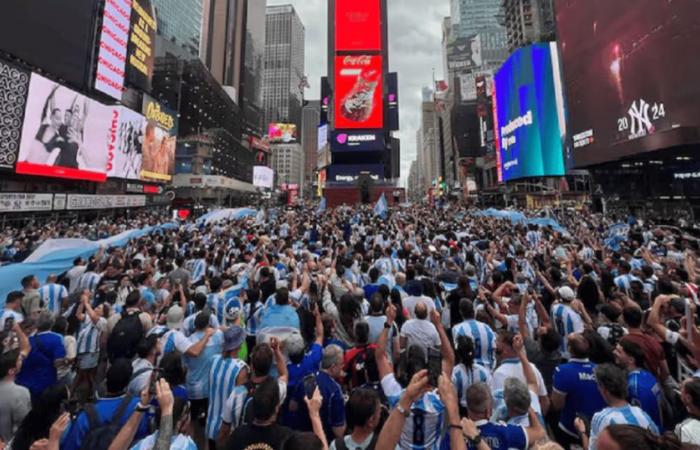 El Tres in New York: massive Argentine flag, the scoundrel rag for the return of Di María and the happy birthday to Messi