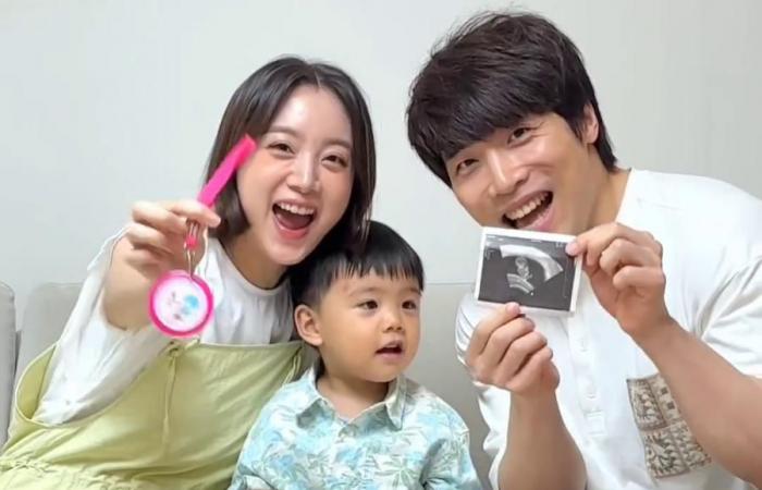 Hyerim announces the pregnancy of her second child