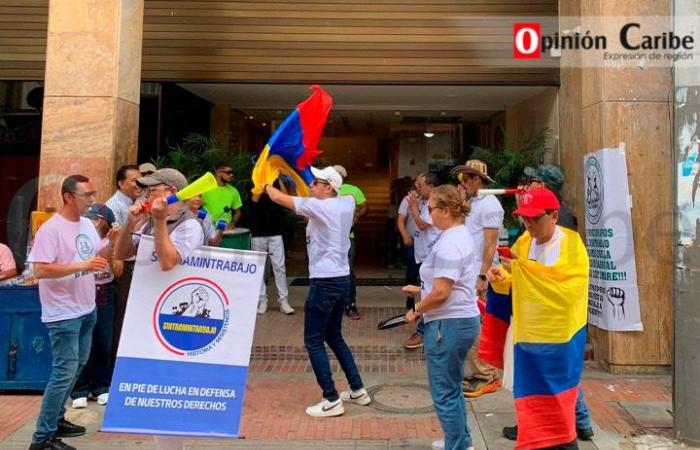 Unions of the Ministry of Labor carry out ‘cacerolazo’ in Santa Marta