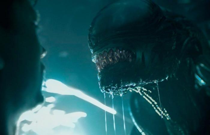 The director of ‘Alien Romulus’ distances himself from Marvel and DC on CGI and bets everything on practical effects