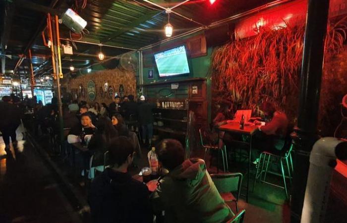 The expectation for the national team’s match in the bars of Córdoba – Notes – Viva la Radio
