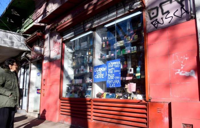 After 40 years, a perfumery in La Plata closes its shutters and liquidates all its products