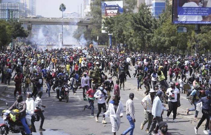 Protests in Kenya: thousands of protesters storm and set part of Parliament on fire