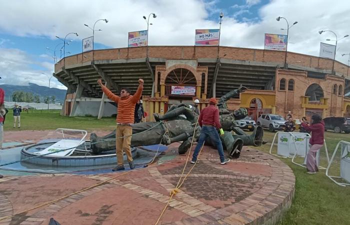 The statue of the bullfighter César Rincón was removed from the Duitama Bullring