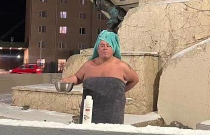 Citizen from Punta Arenas goes viral for bathing in a pool at night – Publimetro Chile