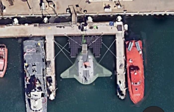 Images of the new US Manta Ray naval drone developed by DARPA and Northrop Grumman are recorded