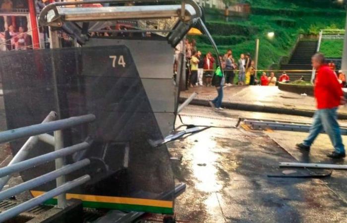 Attention! Metrocable cabin fell in the plaza of the Popular station; one dead and 9 injured
