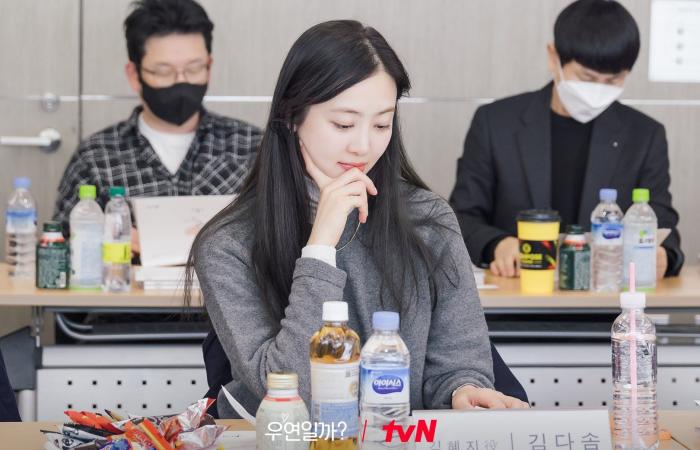 Chae Jong Hyeop, Kim So Hyun and More Dive into Their Roles During “Serendipity’s Embrace” Script Reading