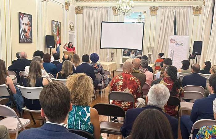 They celebrate a cultural evening at the Cuban embassy in the US (+Photos)