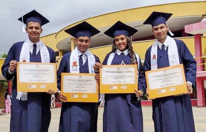 New professionals received degrees at UniGuajira Maicao headquarters