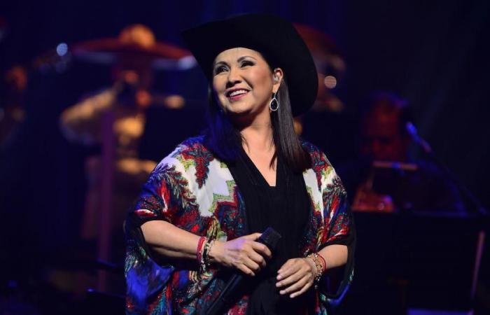 Ana Gabriel reveals that she got married and is already preparing her honeymoon for next year