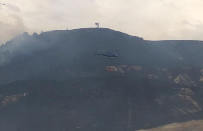 A large fire devours the Cerro del Viso in Alcalá de Henares