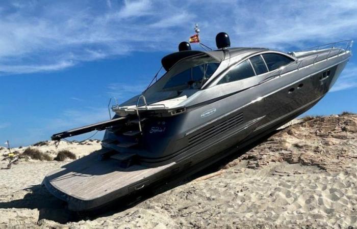 A yacht crashes into s’Espalmador