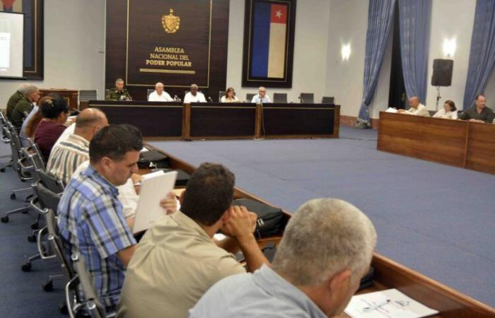 Cuban deputies debate Migration bill • Workers