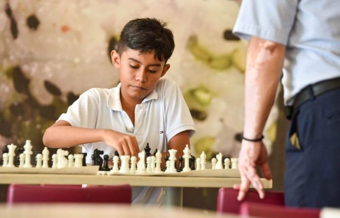 With simultaneous chess, League opens schedule of activities at Cesar