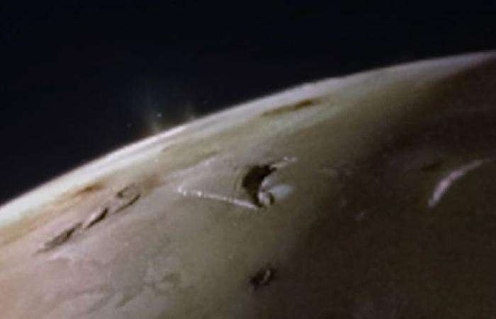 Juno Gets a Close Look at the Lava Lakes on Io :: NASANET