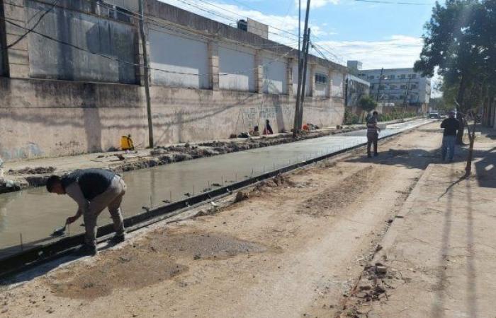 The paving of half the road on Pampín Street was completed