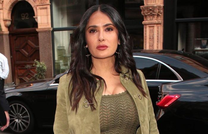 Salma Hayek has the perfect skirt and gold sandals match
