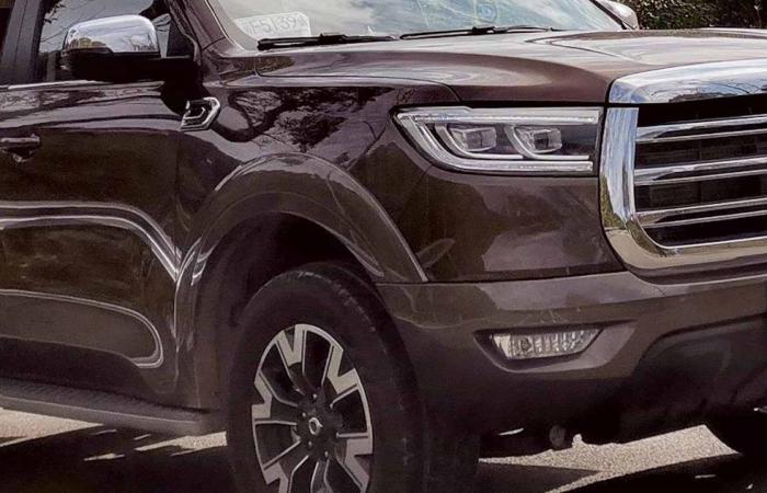 A pickup truck rivaling Hilux and Ranger arrives in the region with a gasoline and turbo engine