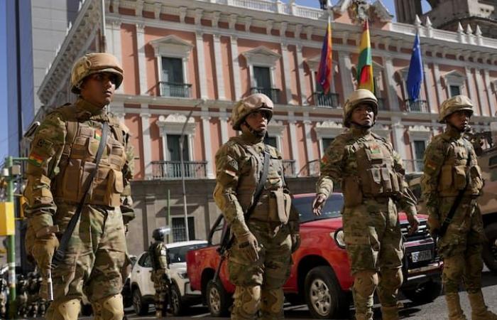 The Arce government denounced a coup attempt: they arrested the head of the Army who led an uprising