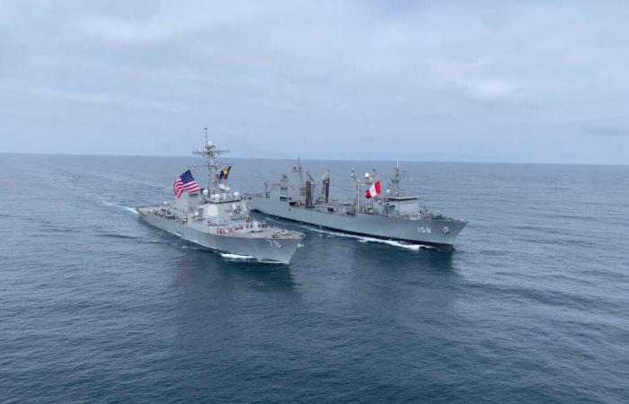 The BAP Tacna of the Peruvian Navy carried out refueling maneuvers alongside the US destroyer USS Porter.
