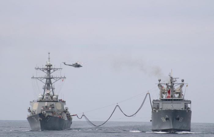 The BAP Tacna of the Peruvian Navy carried out refueling maneuvers alongside the US destroyer USS Porter.