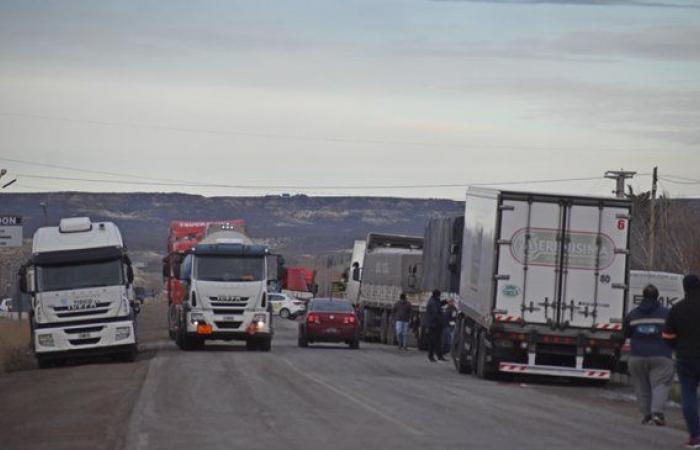 Temporary in Chubut: They rescued more than 200 vehicles stranded on Route 3 and the cut continues