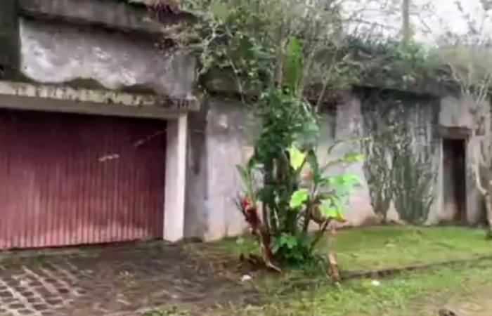Pelé’s historic mansion in Brazil that today looks in ruins and is the target of thieves