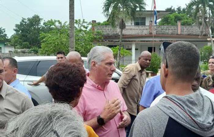 Diaz-Canel exchanged views with residents of Aguada de Pasajeros
