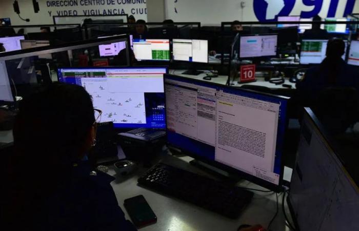 A 911 camera operator was charged in Córdoba for revealing secrets